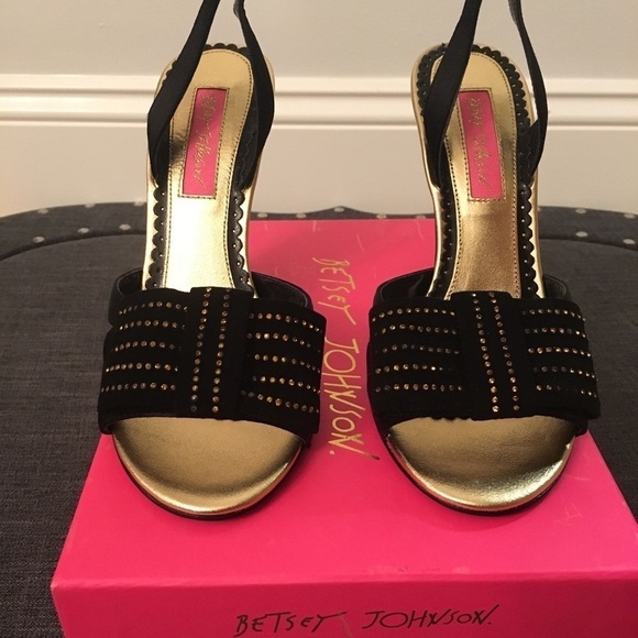 Betsy Johnson Black & Gold Bow Slingback Heels NWT - Picture 2 of 5